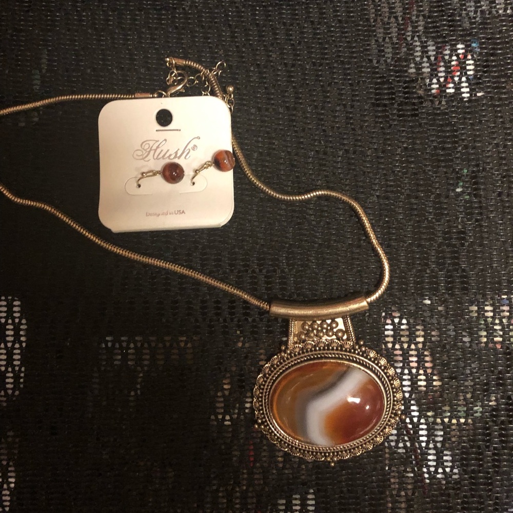 Hush Agate Costume Necklace and Earrings Set- 533 $25 or $20 w/offer